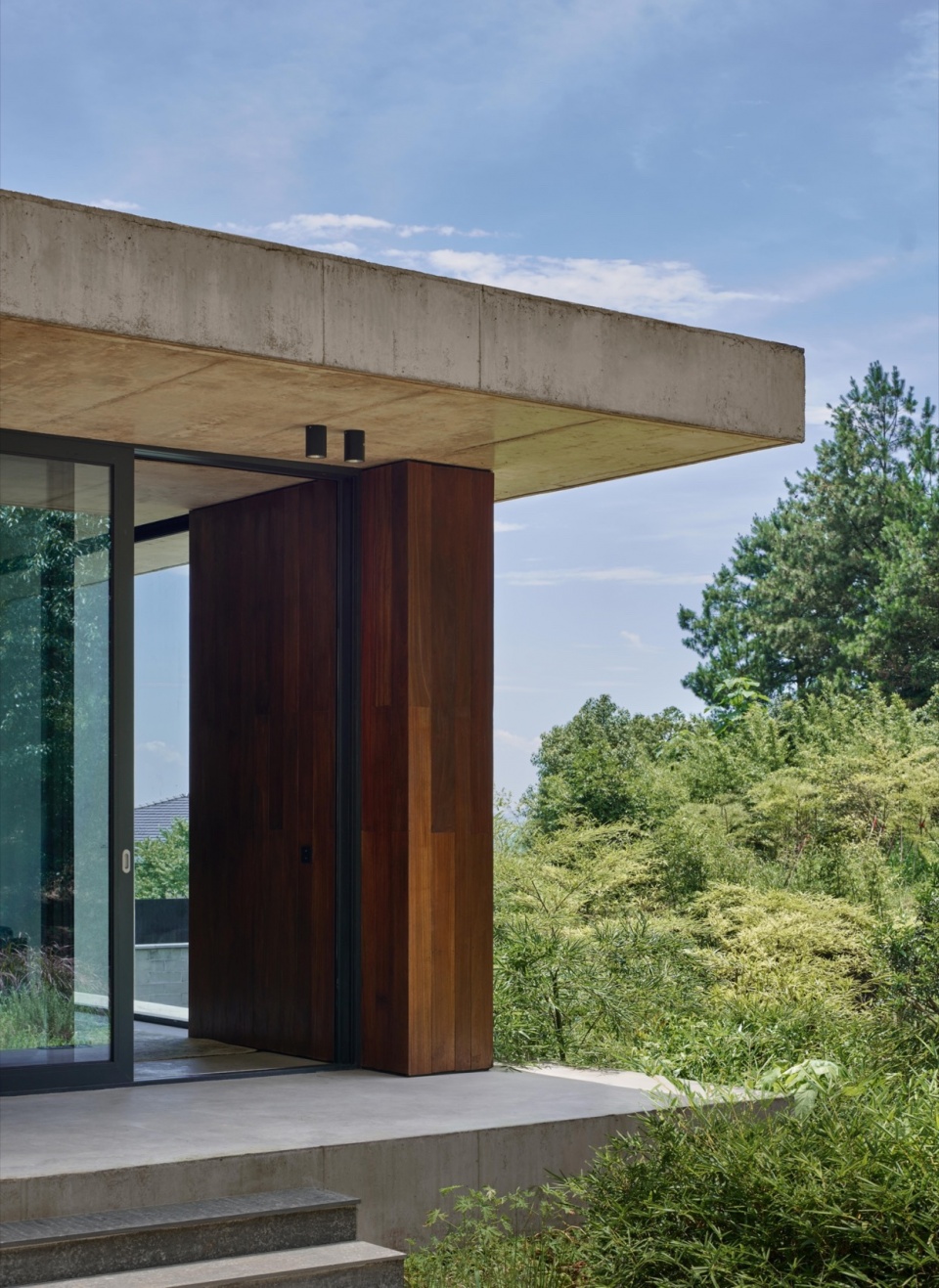 Anadu Pine Villa by STUDIO8 Architects
