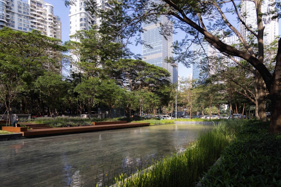 Public Water Pool Renovation in Shenzhen Nanshan Commercial and Cultural Center District by eLandscript Studio