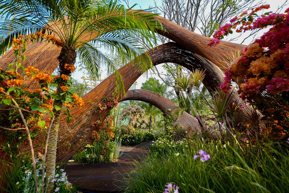 the bamboo chain weaving installation by zyeen