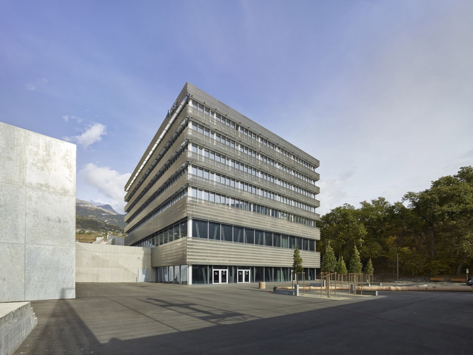 sierre business and general education school by bonnard woeffray architectes