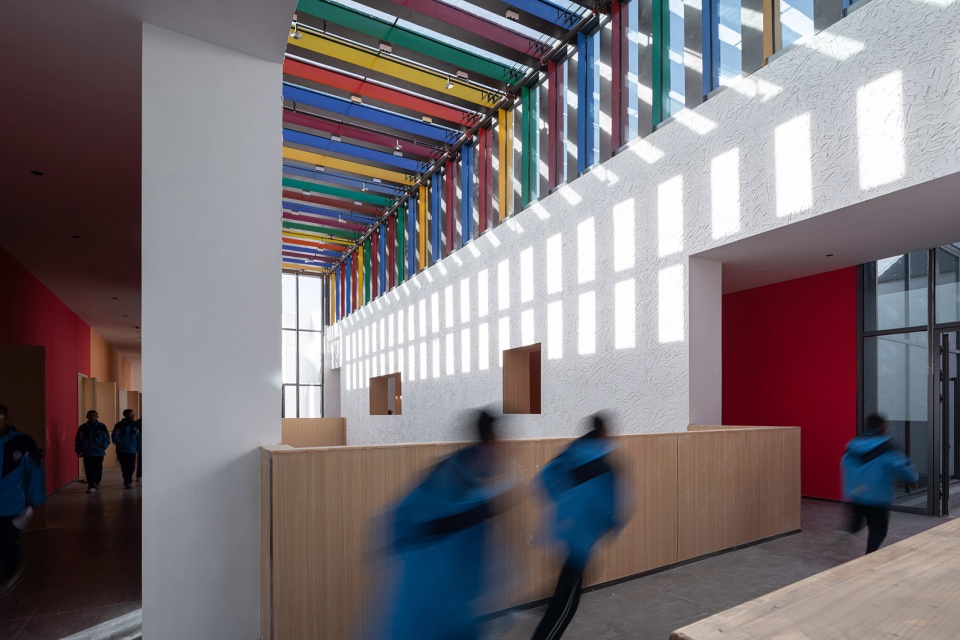 the multifunctional art center of lhozhag county middle school by shenzhen huahui design
