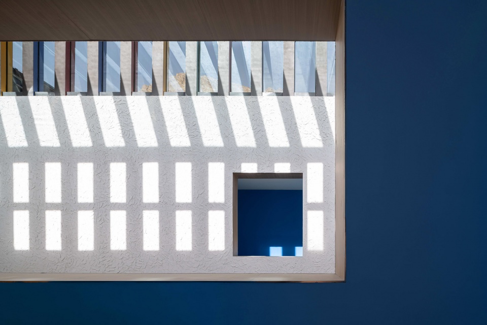 the multifunctional art center of lhozhag county middle school by shenzhen huahui design