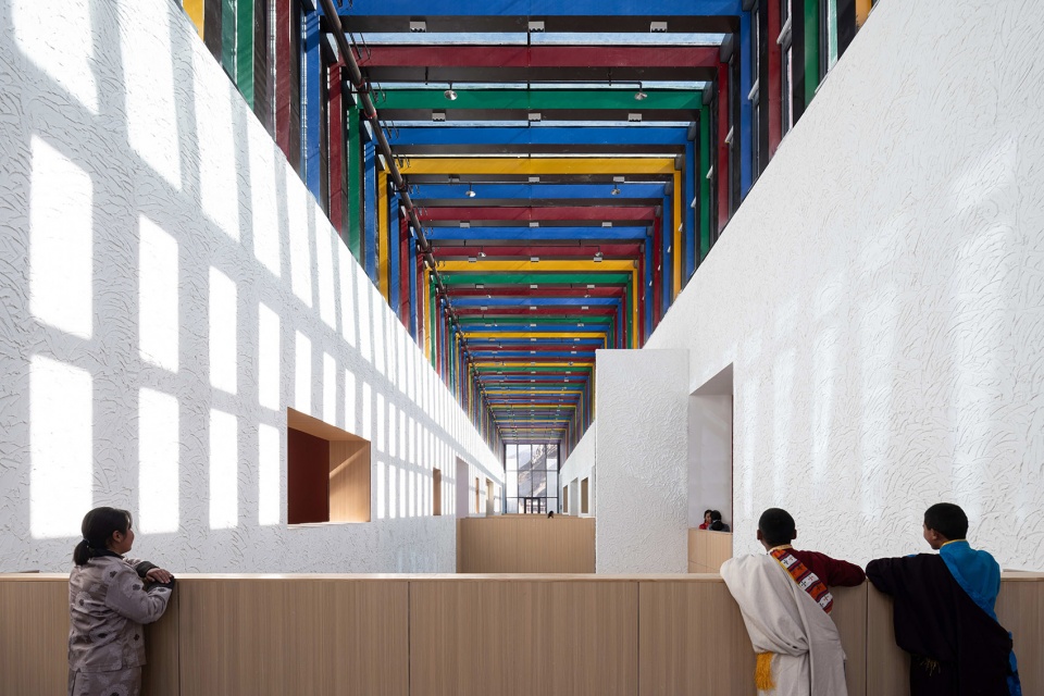 the multifunctional art center of lhozhag county middle school by shenzhen huahui design
