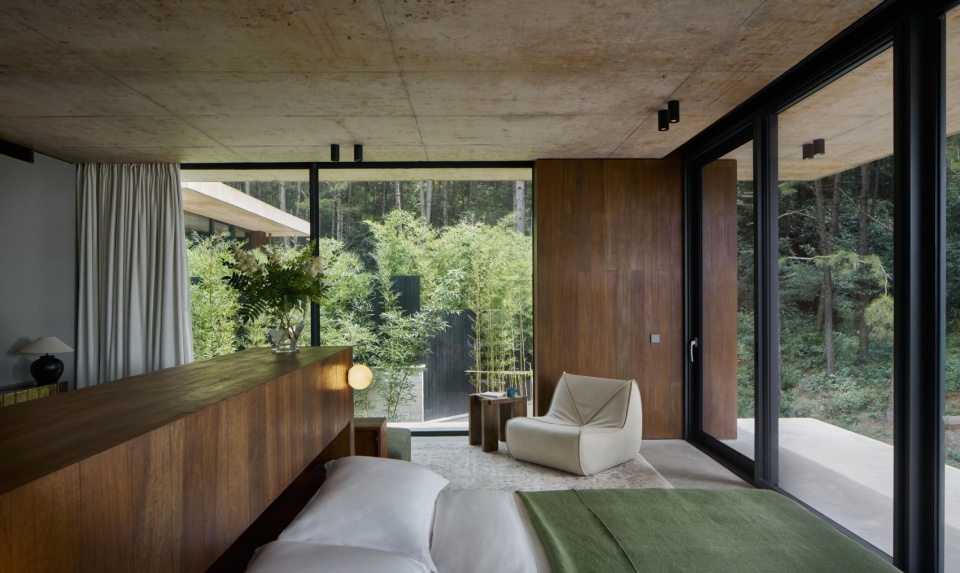 Anadu Pine Villa by STUDIO8 Architects