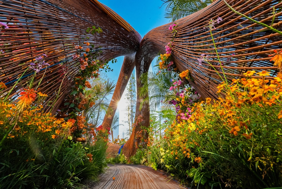 the bamboo chain weaving installation by zyeen