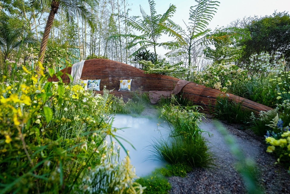 the bamboo chain weaving installation by zyeen