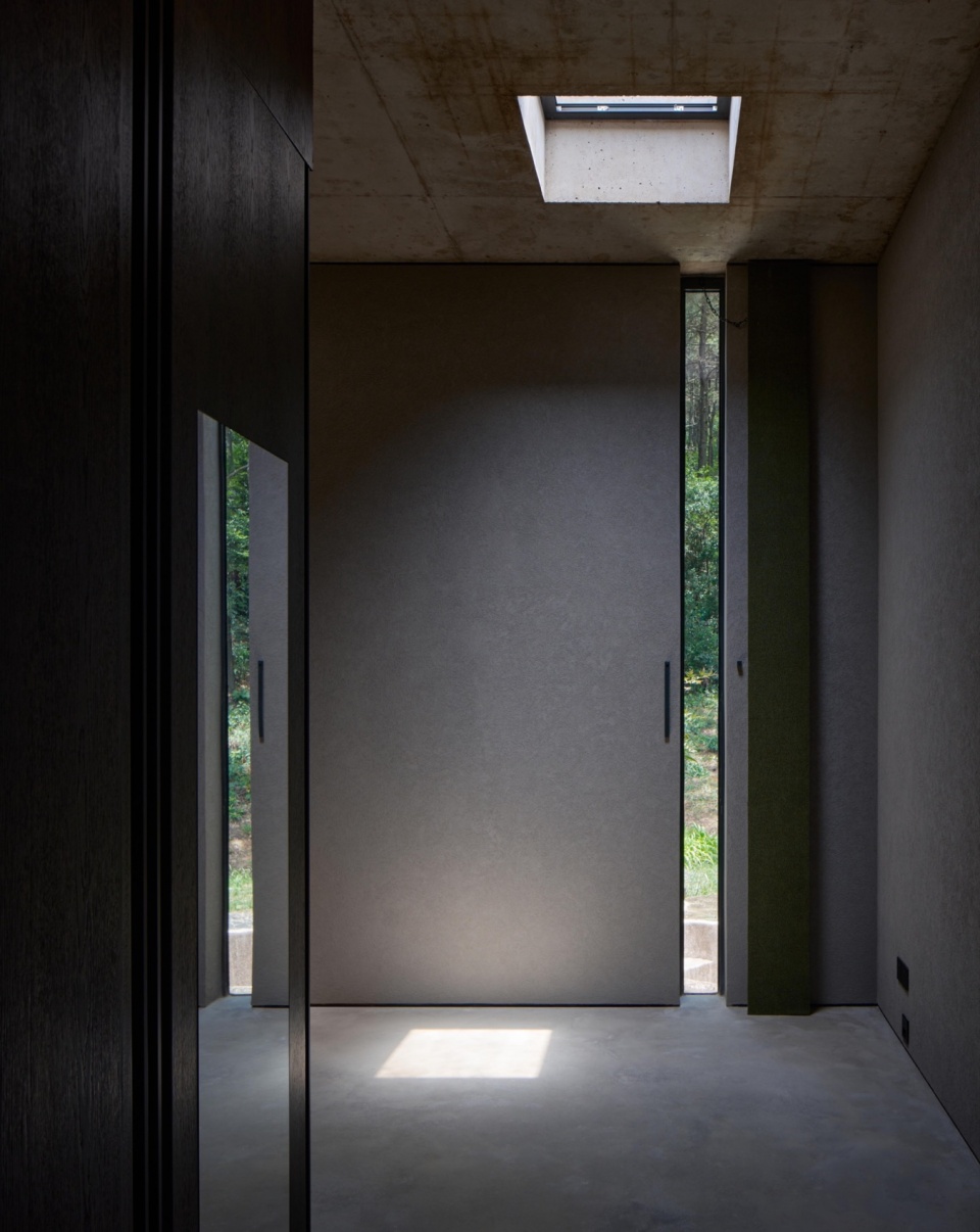 Anadu Pine Villa by STUDIO8 Architects