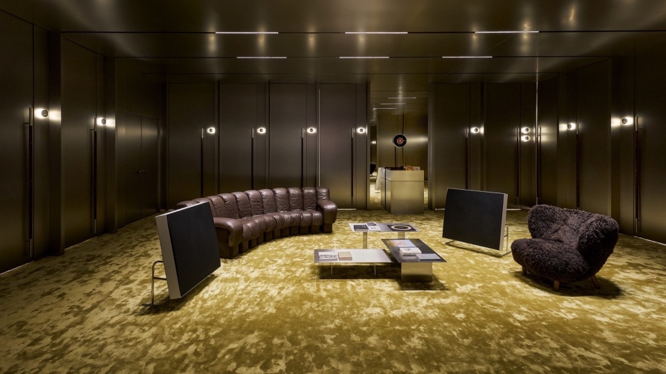 ZARA Nanjing Xinjiekou Flagship Store by AIM Architecture