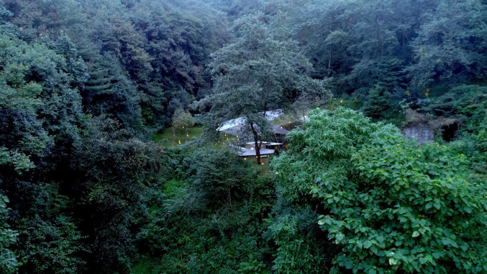 Dali Wuliang Mountain s Phoenix Feather Tea Pavilion by Kong Xiangwei Studio