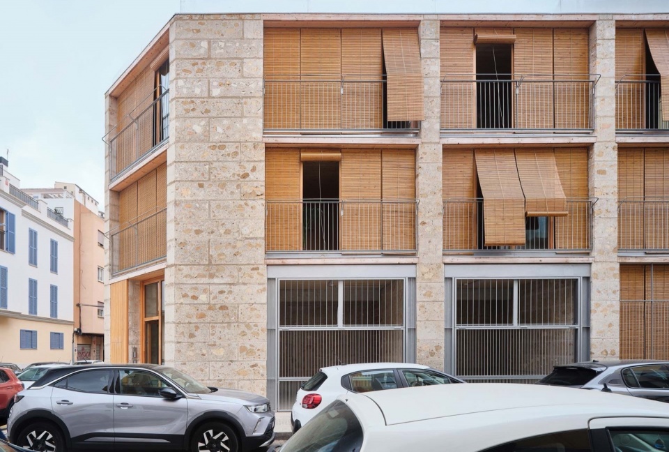 Social housing 2104 by HARQUITECTES
