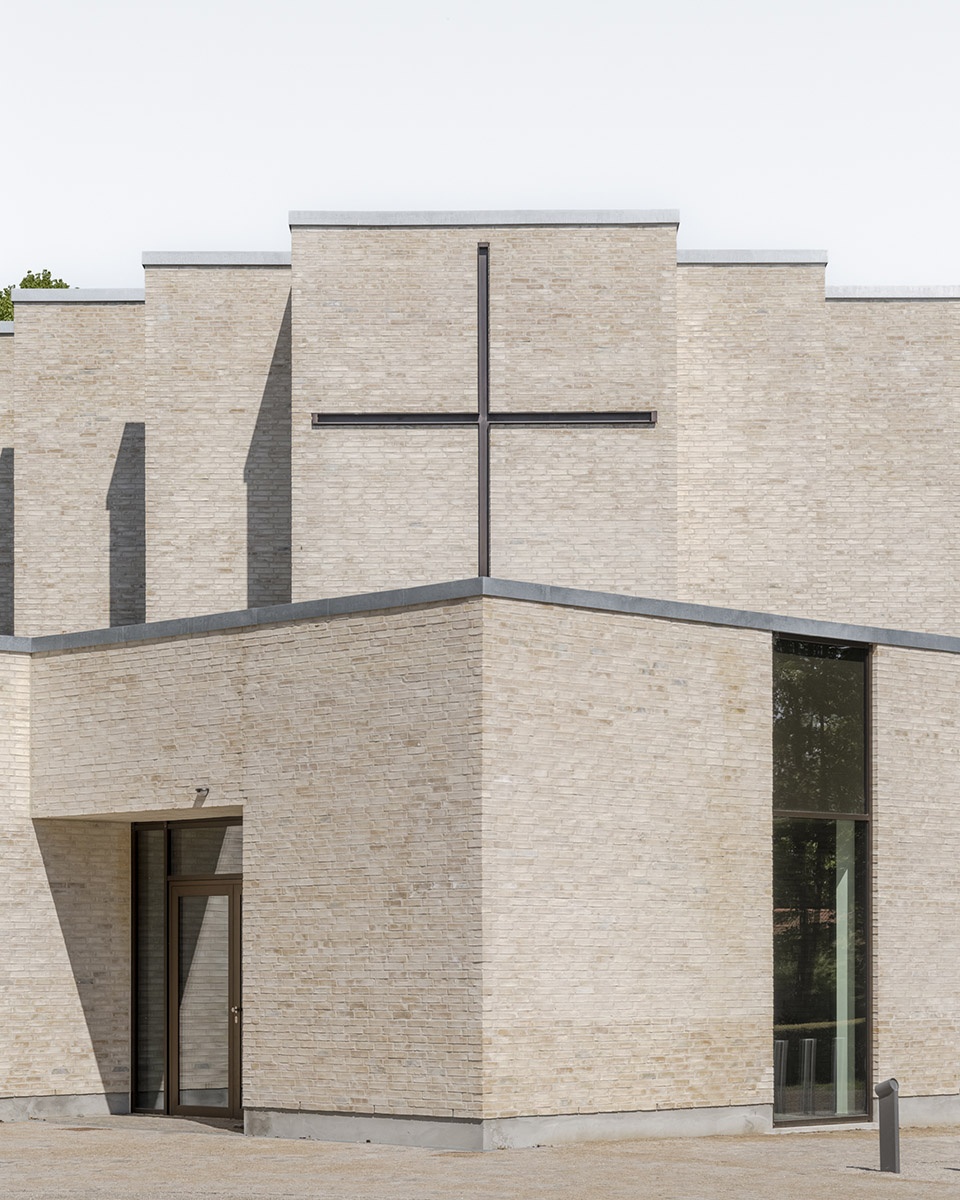 hojvangen church by henning larsen