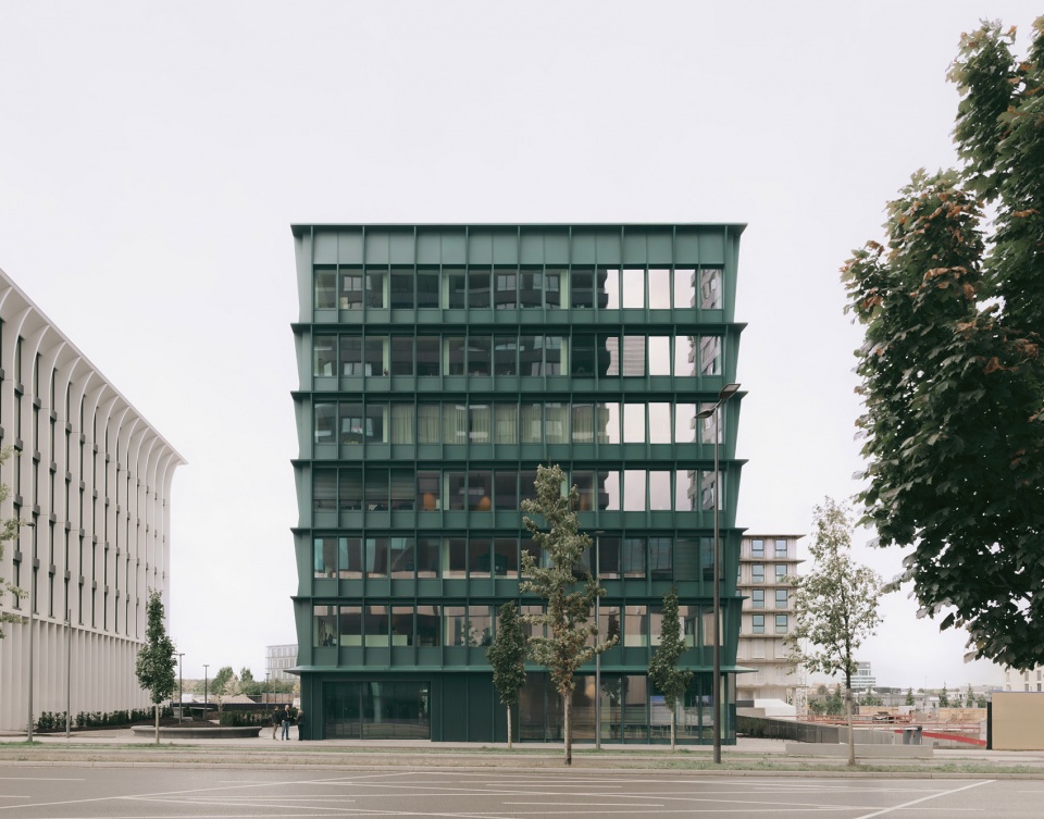 new office building by bureaux andrew phillips