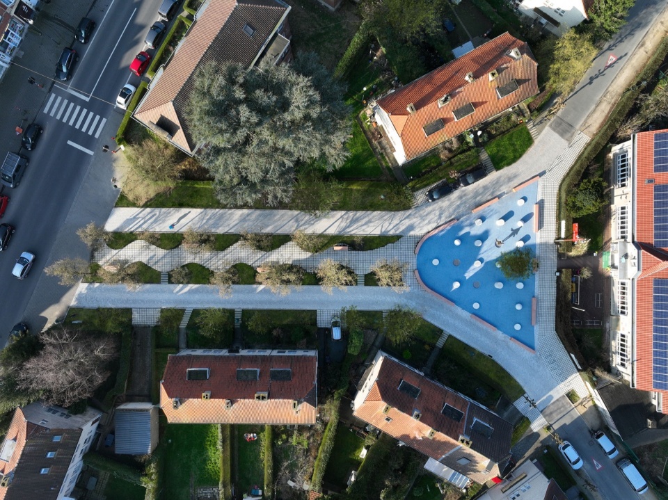 Contemporary Garden City by L atelier DEV architecture sdc