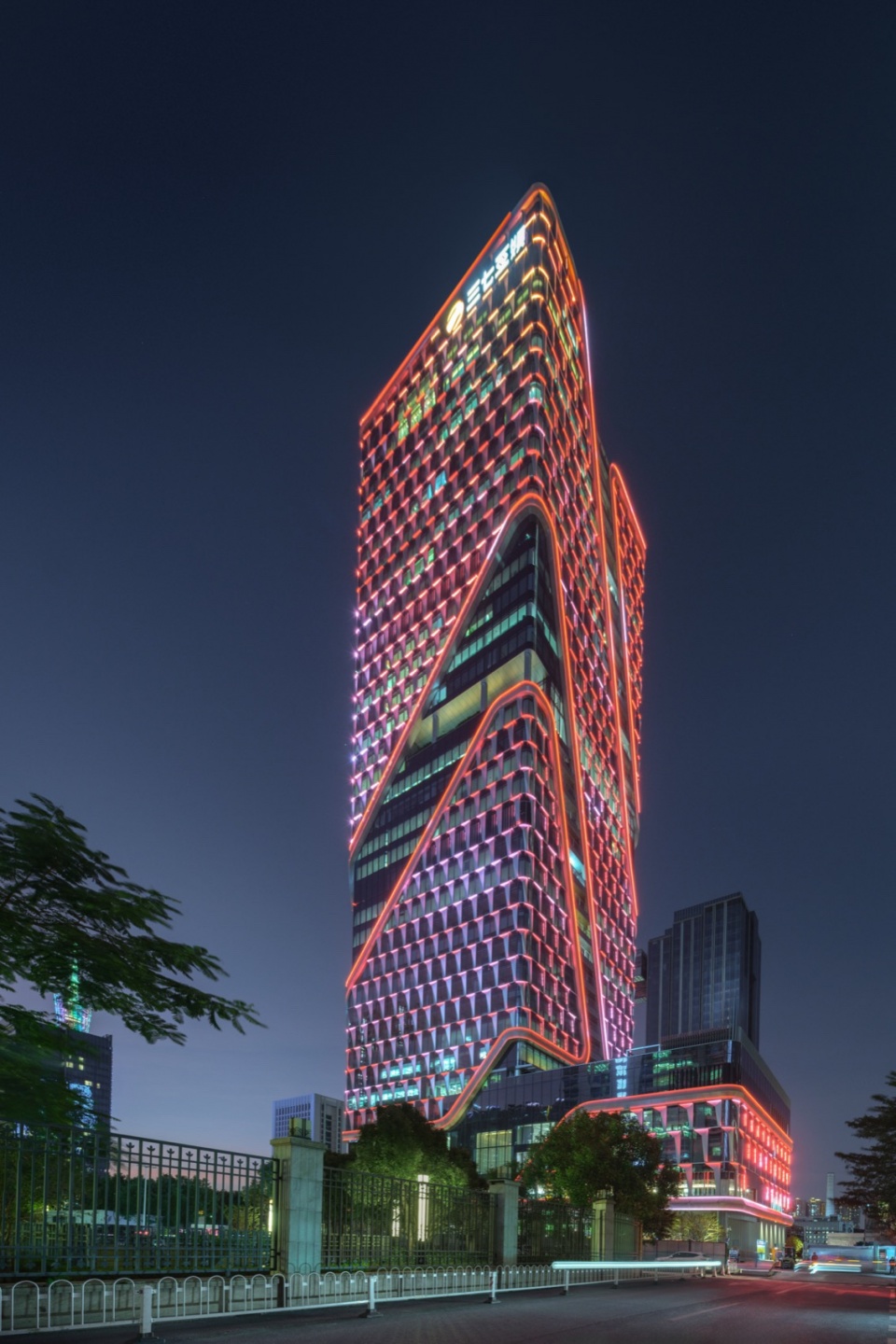 Sanqi Mutual Entertainment Global Headquarters Building by GWP Architects