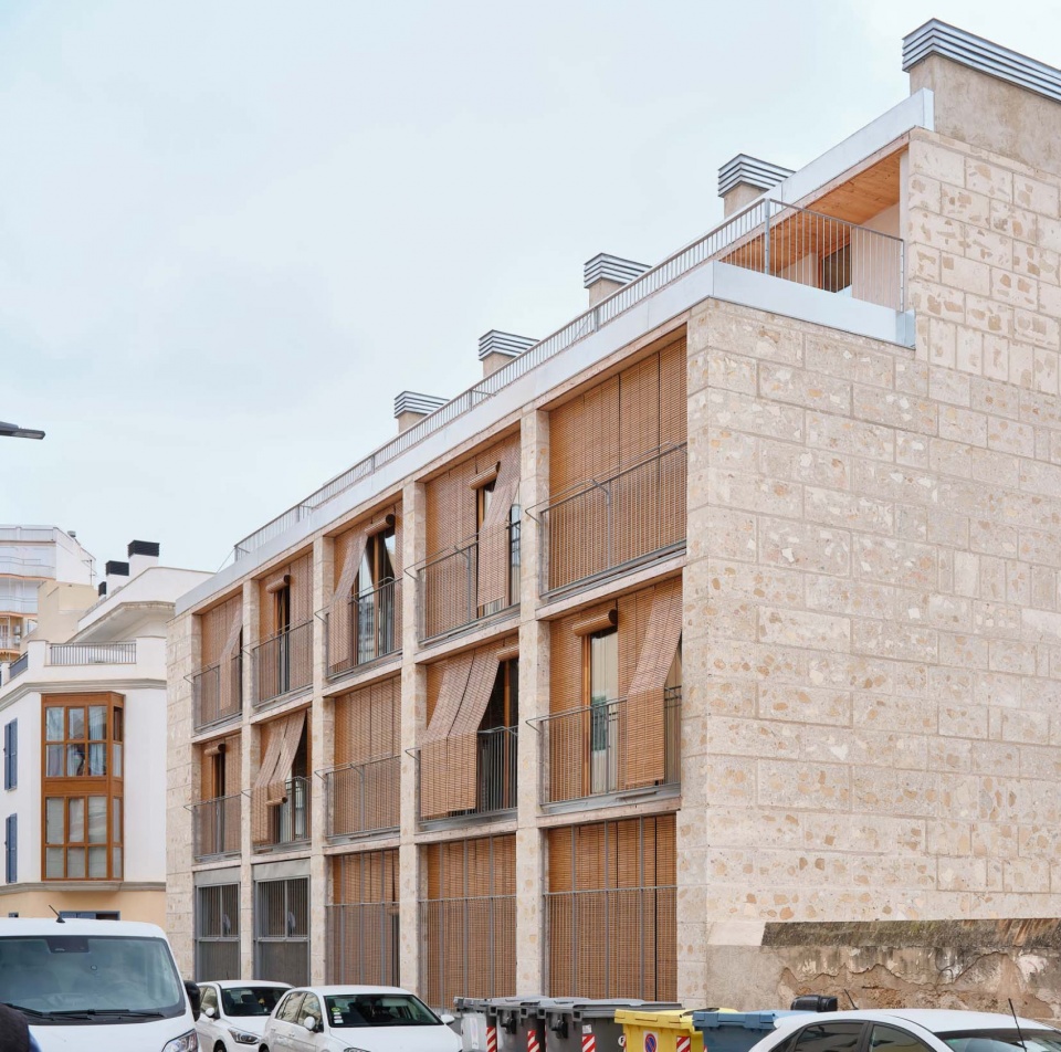 Social housing 2104 by HARQUITECTES