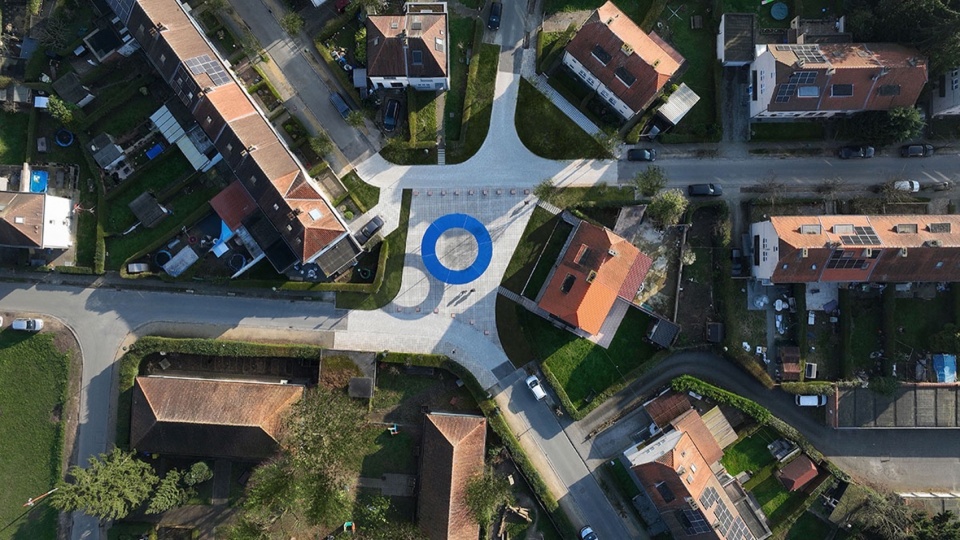Contemporary Garden City by L atelier DEV architecture ewk