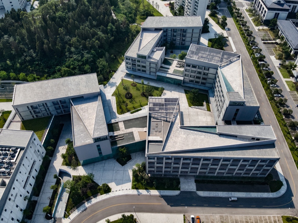 Xihua University Yibin Campus Phase Ⅱ by FCJZ