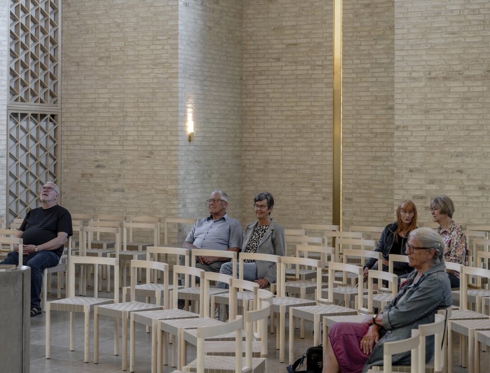 hojvangen church by henning larsen