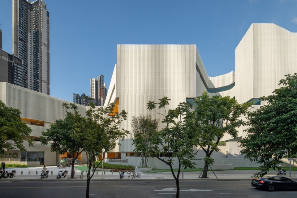 Cuizhu Foreign Language School by Studio Link Arc