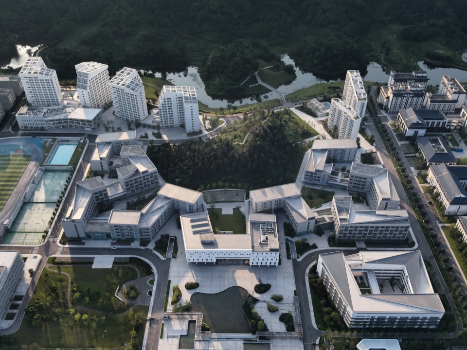 Xihua University Yibin Campus Phase Ⅱ by FCJZ