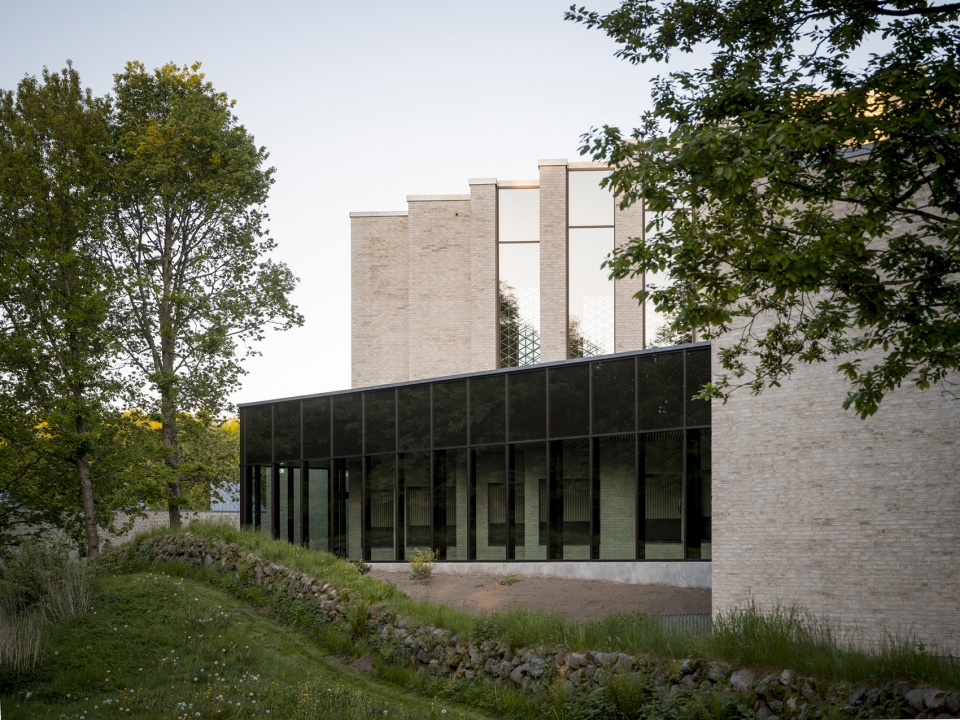 hojvangen church by henning larsen