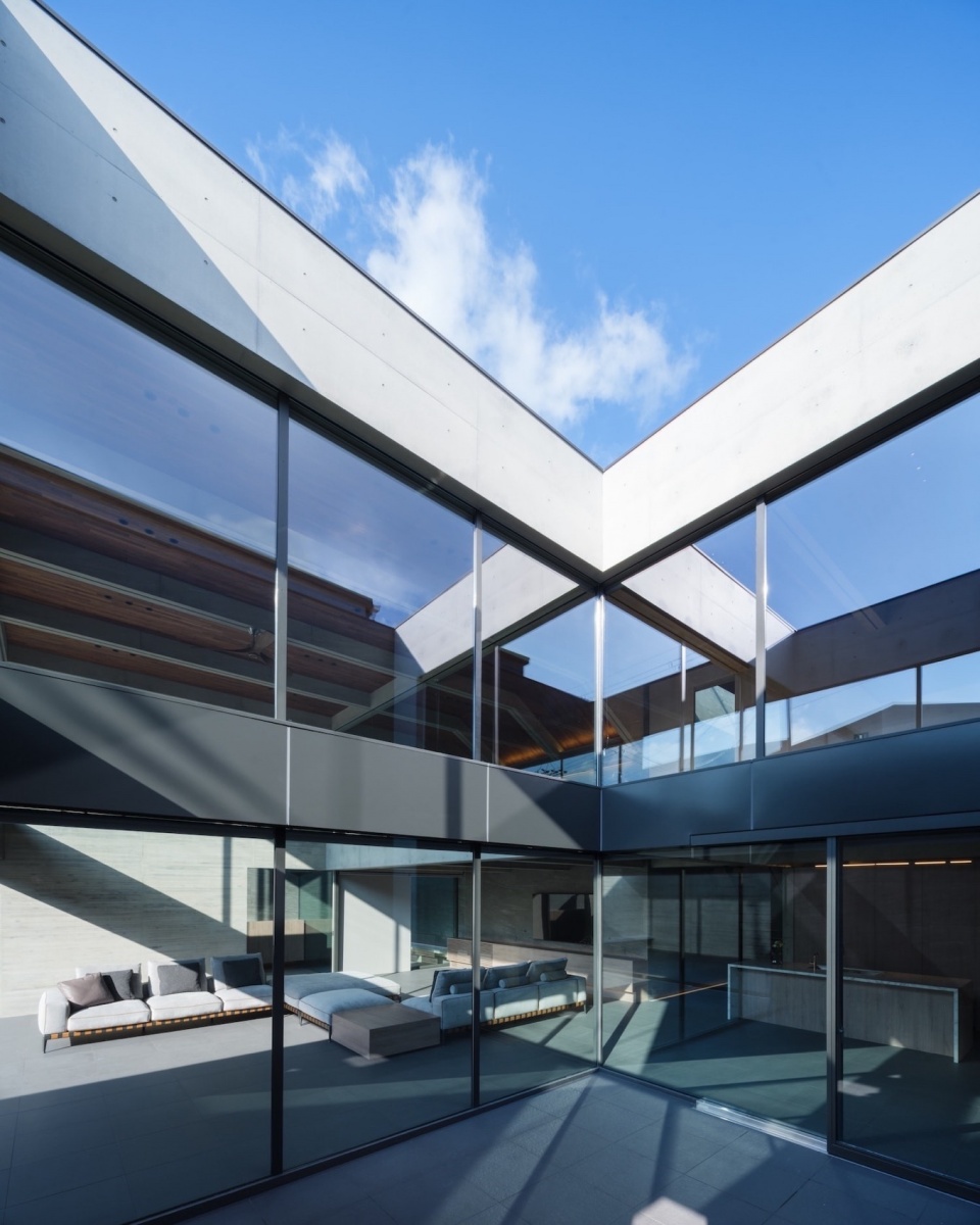ELEMENT by APOLLO Architects Associates Co Ltd