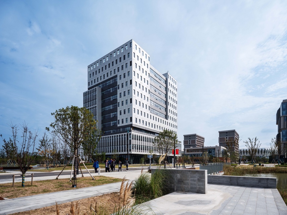 Zhejiang Haiyan Vocational Education Center by TJAD