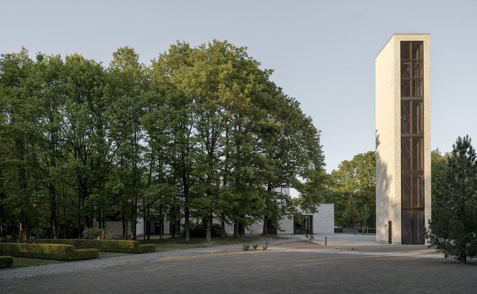 hojvangen church by henning larsen