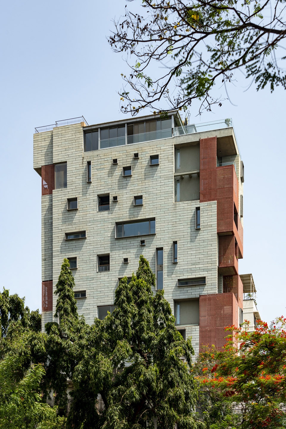 j house by malik architecture