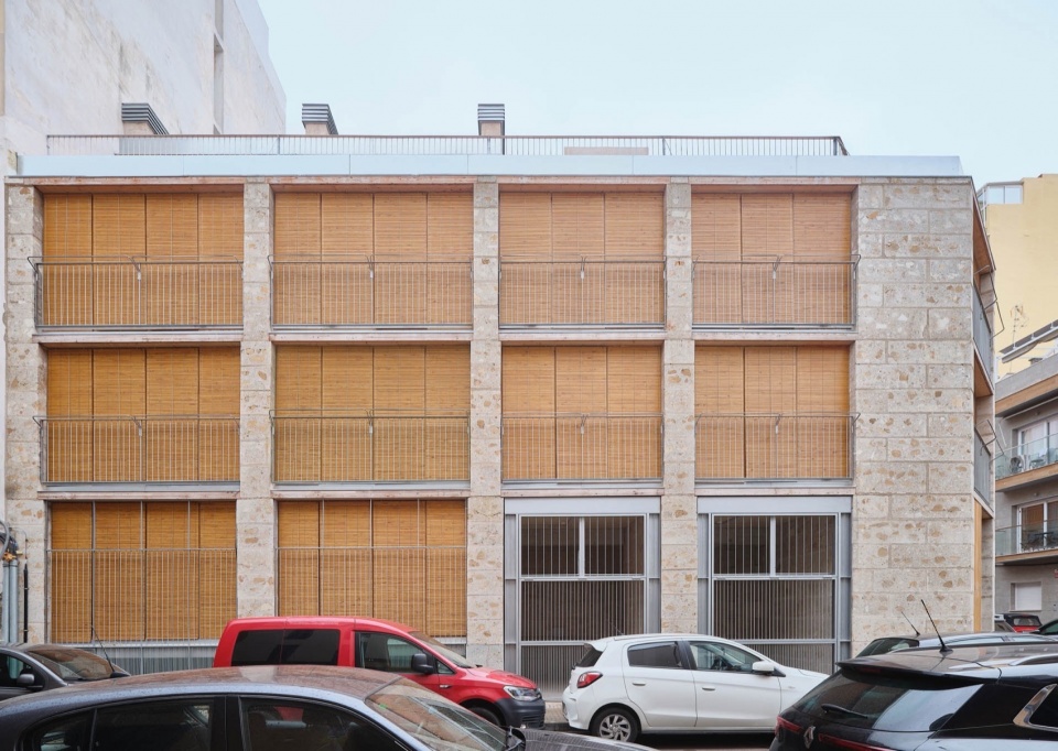 Social housing 2104 by HARQUITECTES
