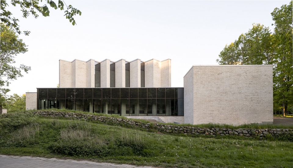 hojvangen church by henning larsen