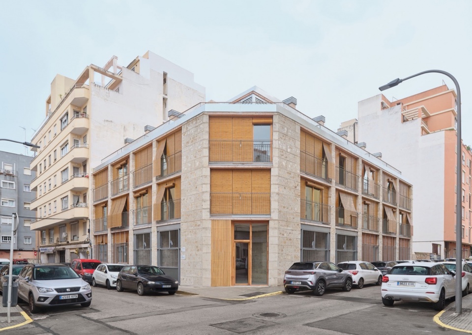 Social housing 2104 by HARQUITECTES