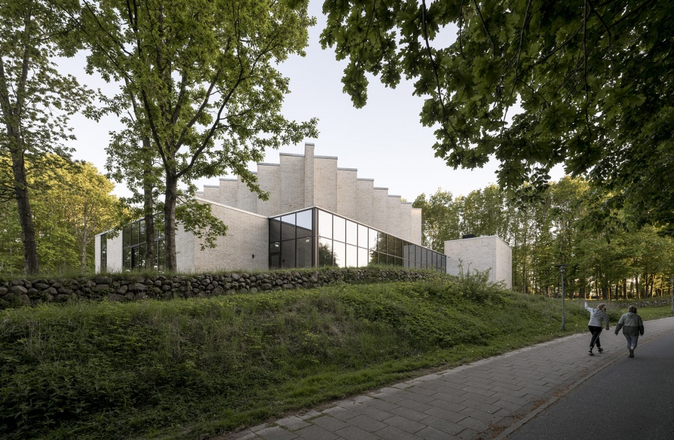hojvangen church by henning larsen