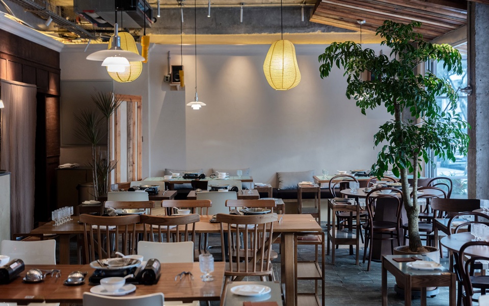 wuque jiu restaurant design by moon architects