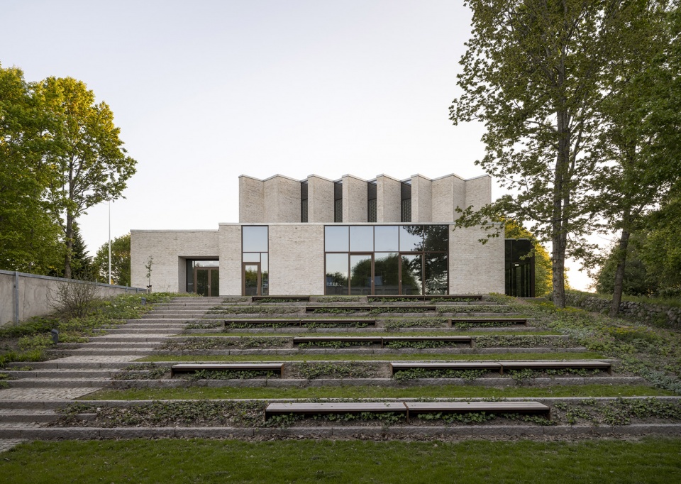 hojvangen church by henning larsen