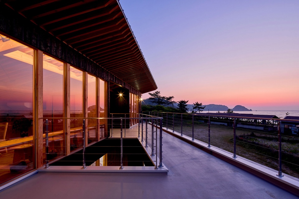 kugami terrace sunset cafe and small gallery by replus