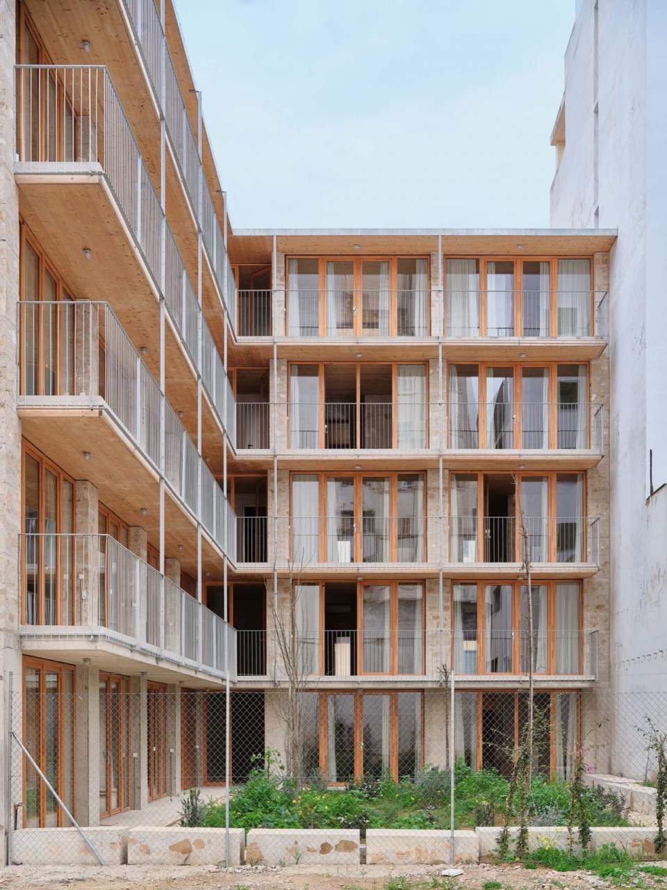 Social housing 2104 by HARQUITECTES bto
