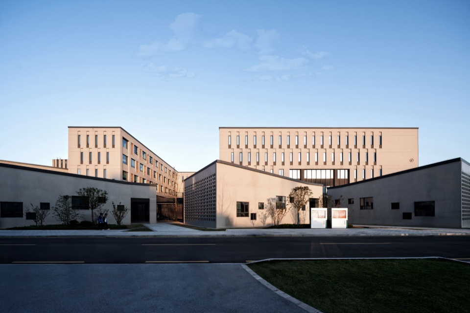 Zhejiang Haiyan Vocational Education Center by TJAD