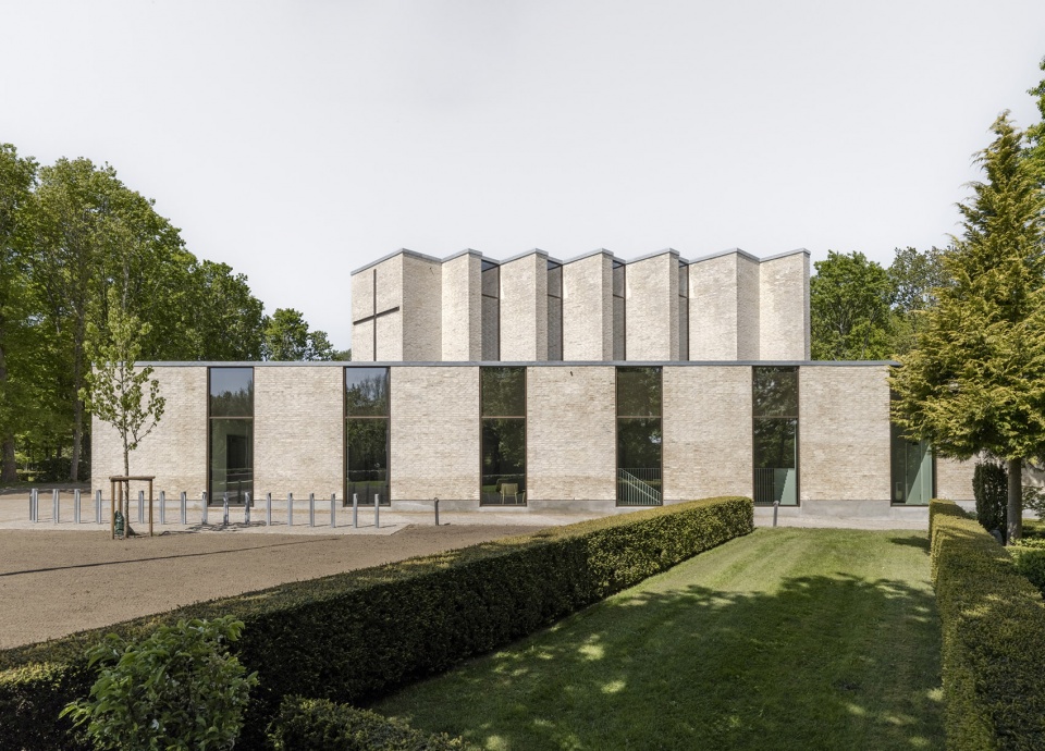 hojvangen church by henning larsen