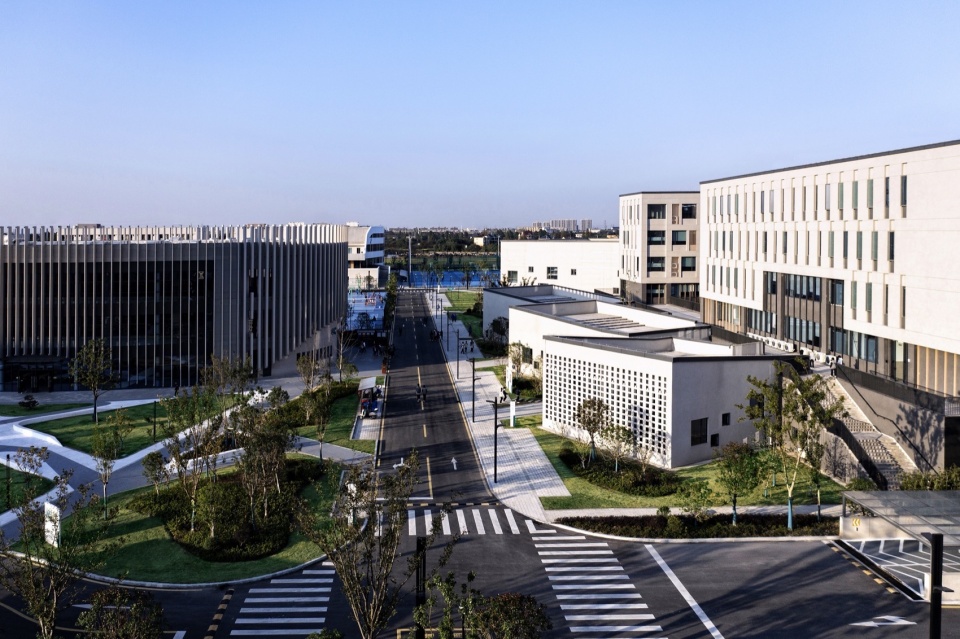 Zhejiang Haiyan Vocational Education Center by TJAD
