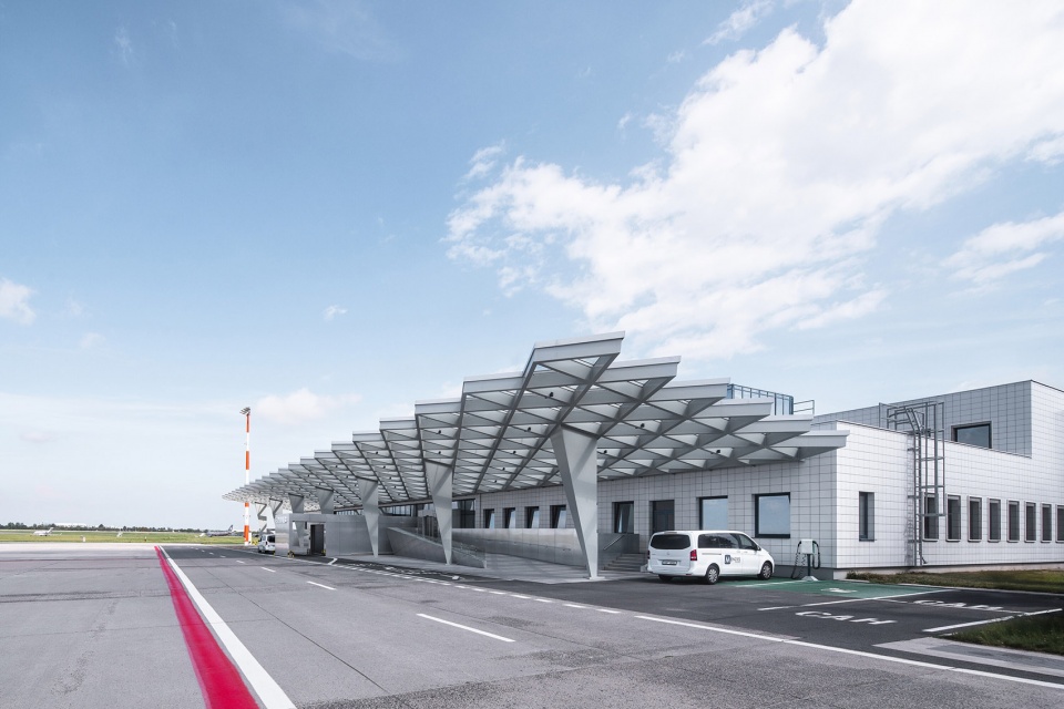 prague airport terminal 3 by ra15
