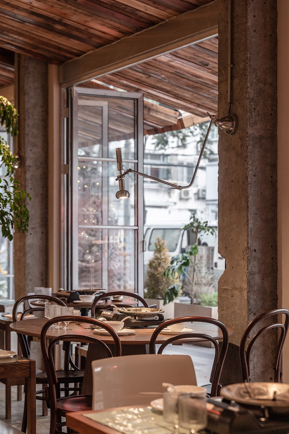 wuque jiu restaurant design by moon architects
