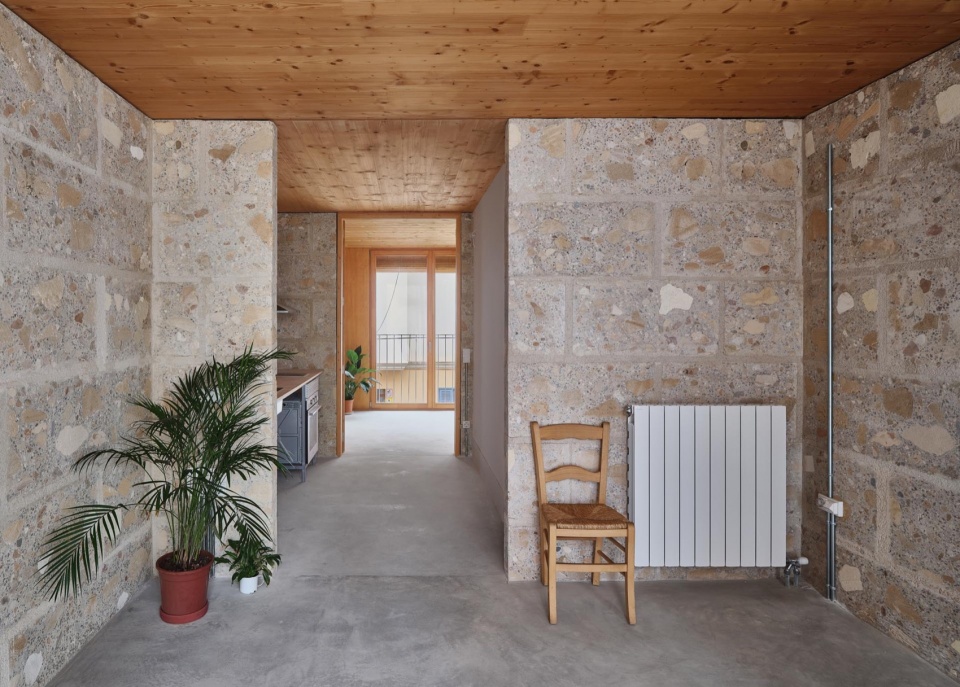 Social housing 2104 by HARQUITECTES