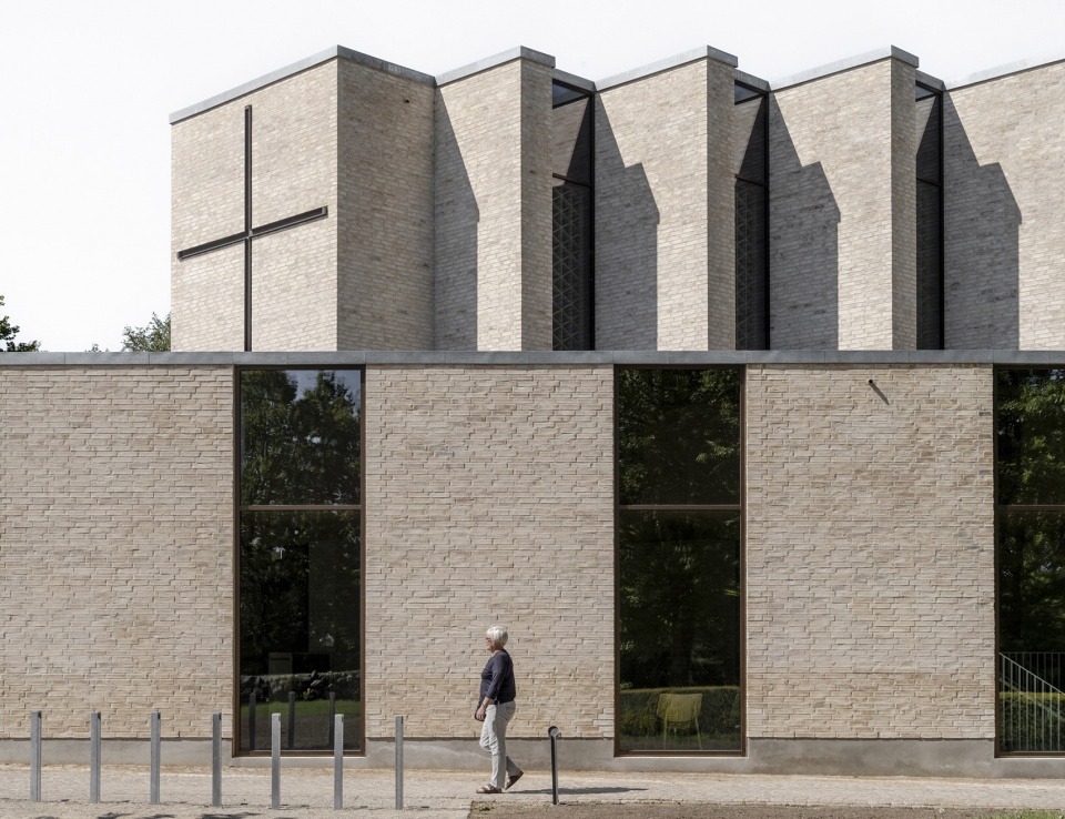 hojvangen church by henning larsen
