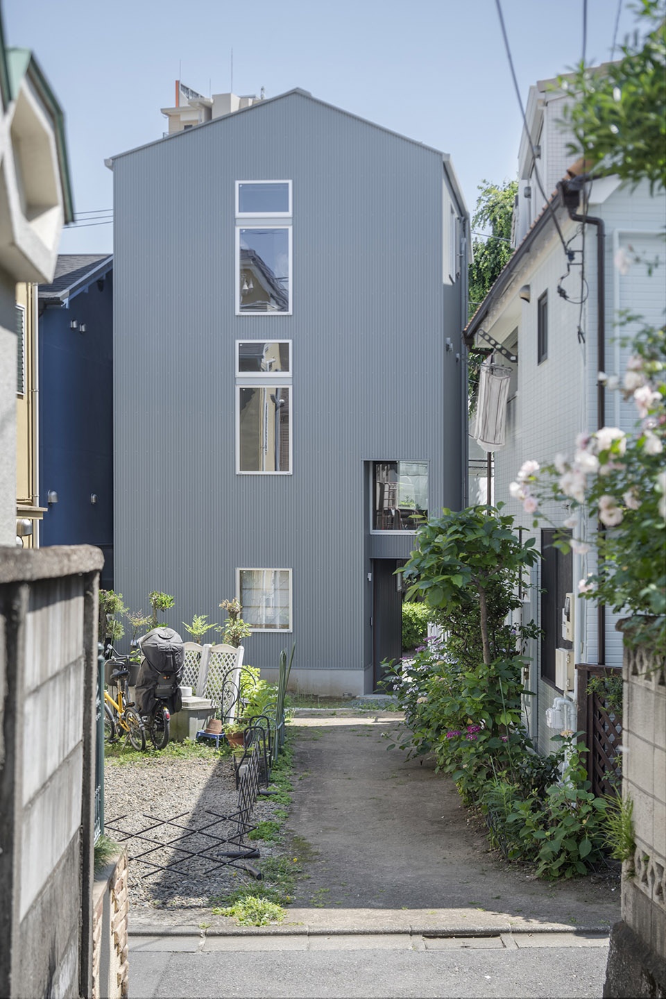 house in itabashi by terrain architects