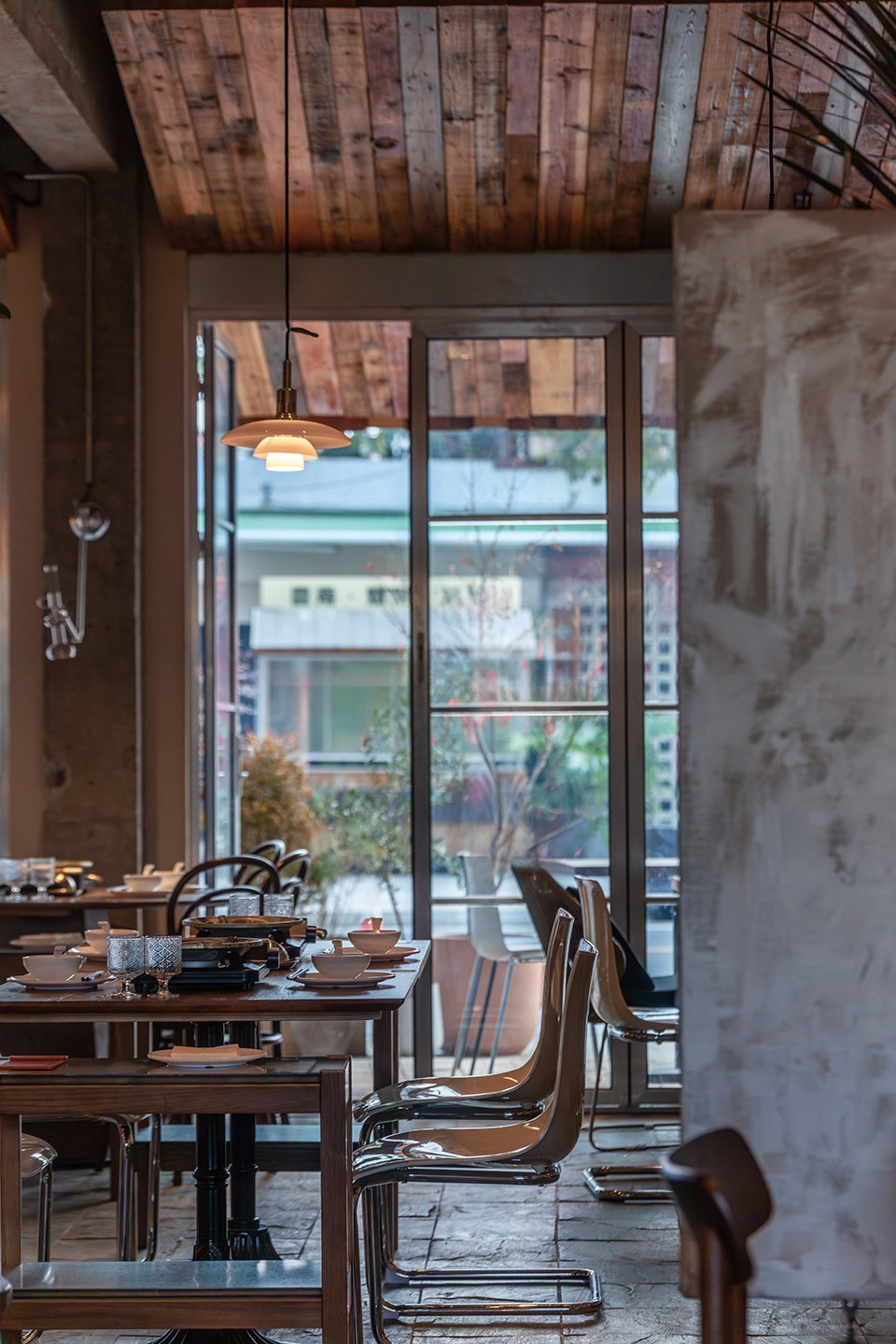 wuque jiu restaurant design by moon architects