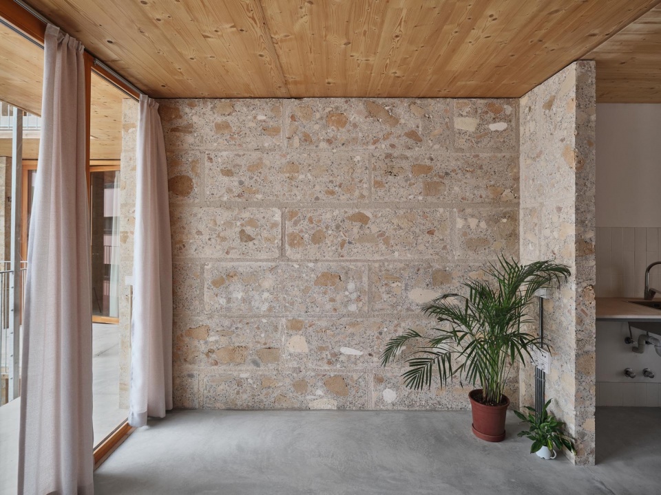 Social housing 2104 by HARQUITECTES
