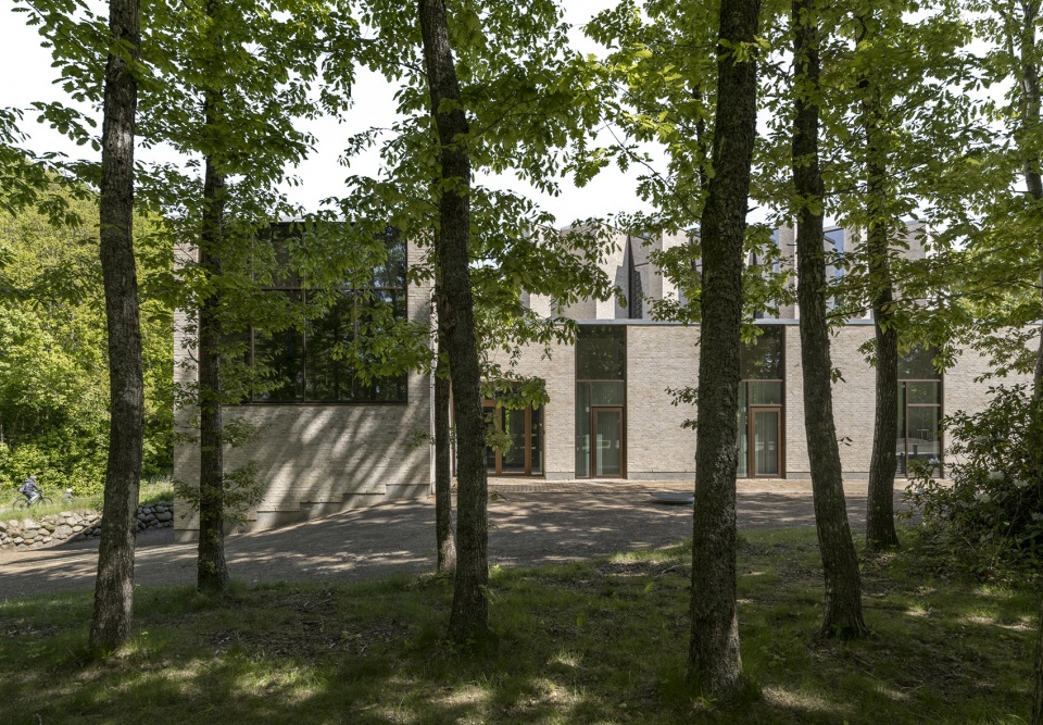 hojvangen church by henning larsen