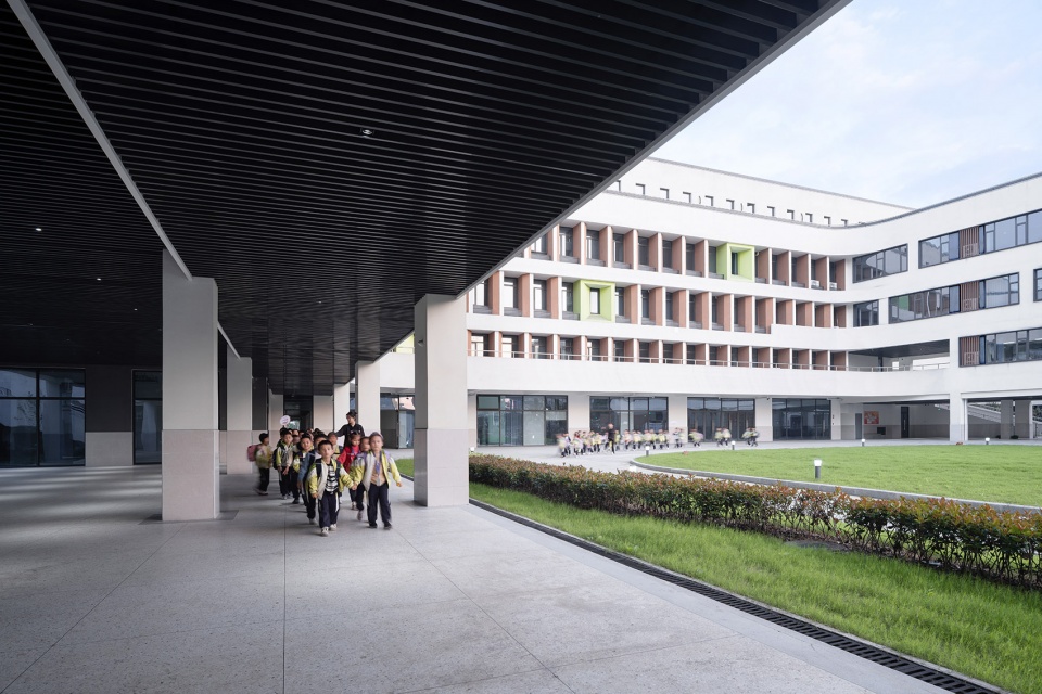 jingle new district zhanqian primary school by tjad