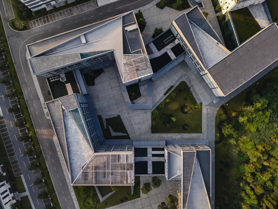 Xihua University Yibin Campus Phase Ⅱ by FCJZ